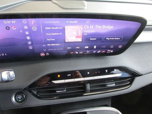 Used 2025 Buick Enclave Preferred FWD image 40