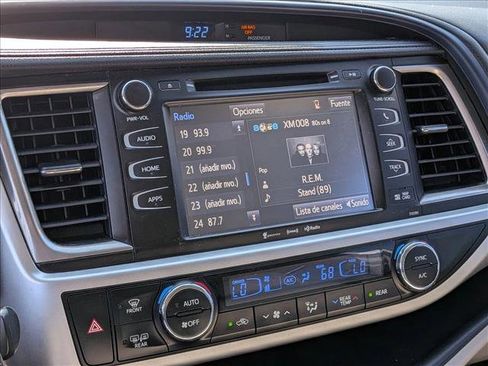 Used 2019 Toyota Highlander XLE FWD image 13