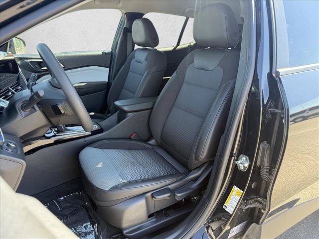 Used 2025 Chevrolet Trax LT FWD image 11