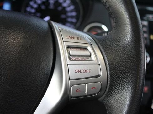 Used 2016 Nissan Rogue SL AWD/4WD image 17