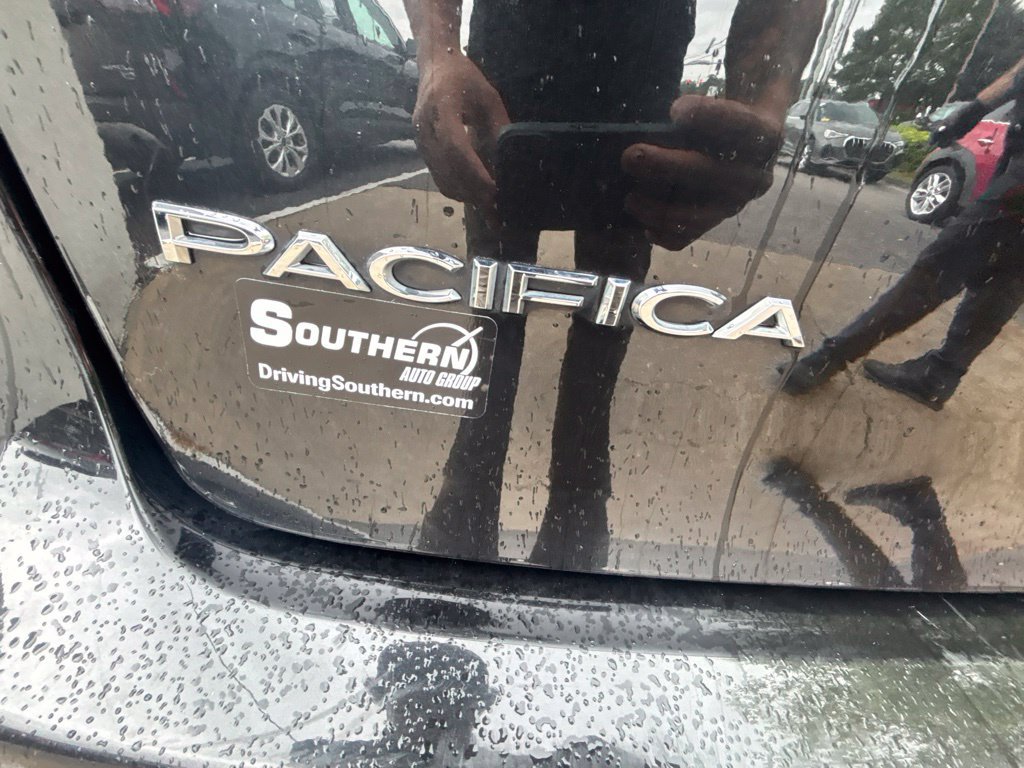 Used 2023 Chrysler Pacifica Touring-L FWD image 25