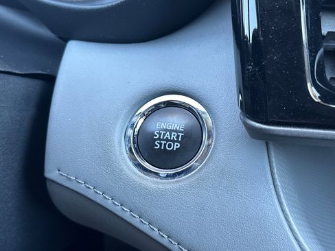 Used 2023 Toyota Highlander L image 23