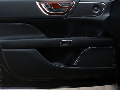 Used 2020 Lincoln Continental Reserve image 21