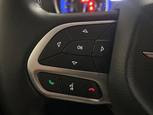 Used 2019 Chrysler 300 Touring w/ Sport Appearance Package AWD/4WD image 17