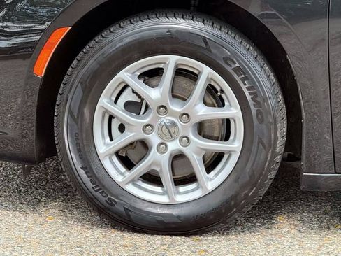 Certified 2023 Chrysler Pacifica Touring-L FWD image 9