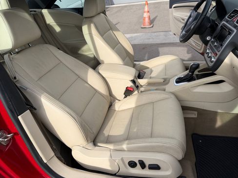 Used 2013 Volkswagen Eos Lux FWD image 31