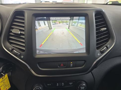 Used 2022 Jeep Cherokee Latitude w/ Trailer Tow Group AWD/4WD image 16