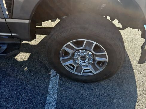 Used 2023 Ford F250 Lariat w/ FX4 Off-Road Package image 3