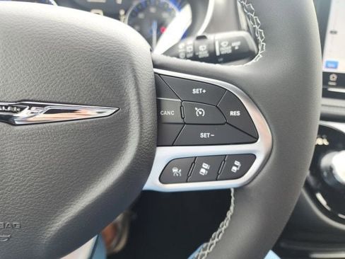 New 2026 Chrysler Pacifica Select image 11