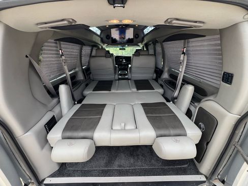 Used 2018 Chevrolet Express 2500 w/ Enhanced Convenience Package image 53