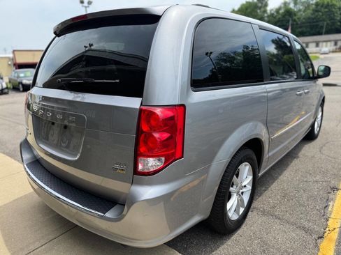 Used 2016 Dodge Grand Caravan SXT image 3