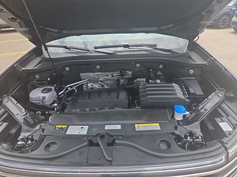 Used 2024 Volkswagen Atlas SE AWD/4WD image 19