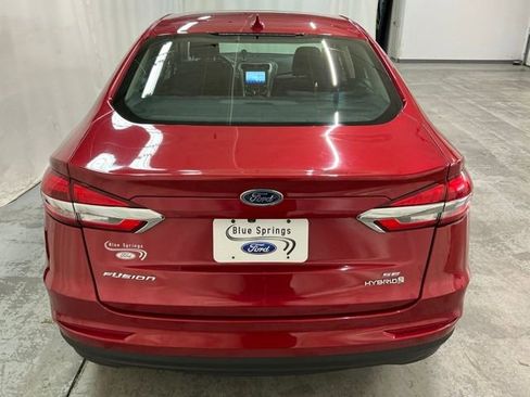 Used 2020 Ford Fusion SE image 4
