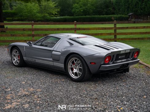 Used 2006 Ford GT image 36