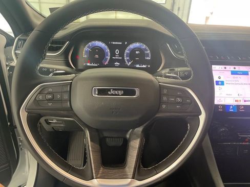 Used 2025 Jeep Grand Cherokee L Limited w/ Black Appearance Package image 12