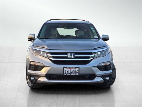 Used 2017 Honda Pilot Touring image 2
