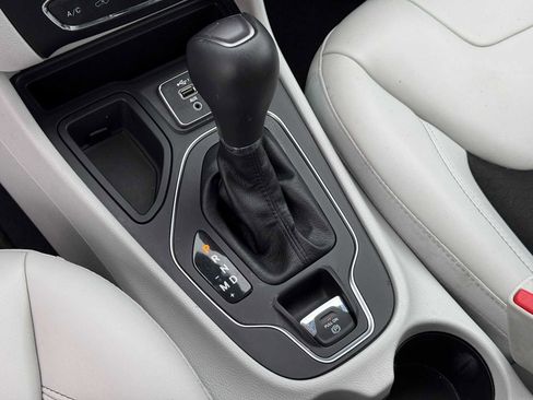 Used 2021 Jeep Cherokee Latitude Plus image 21