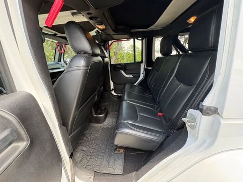 Used 2015 Jeep Wrangler Unlimited Rubicon AWD/4WD image 17
