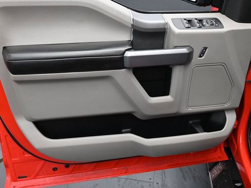 Used 2018 Ford F150 XLT w/ Equipment Group 302A Luxury AWD/4WD image 9