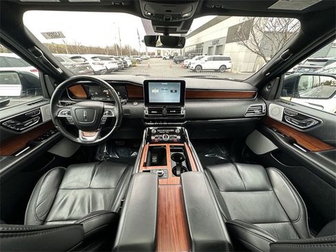 Used 2019 Lincoln Navigator L Reserve image 16