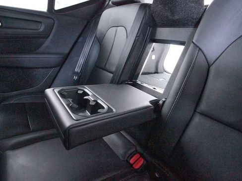 Certified 2025 Volvo XC40 B5 Ultra w/ Protection Package Premier AWD/4WD image 30