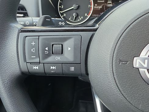 Used 2023 Nissan Rogue SV FWD image 13