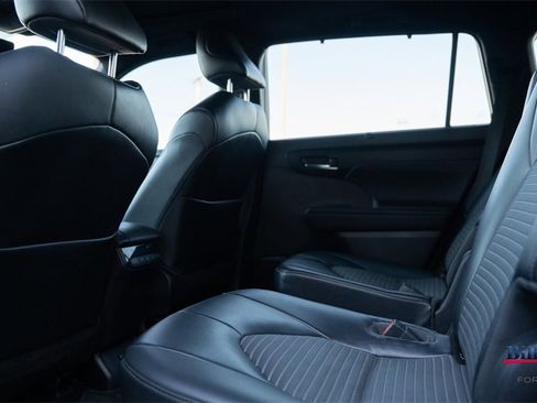 Used 2022 Toyota Highlander XSE image 13