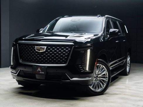Used 2025 Cadillac Escalade ESV Premium Luxury RWD image 2