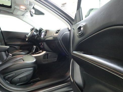 Used 2019 Jeep Compass Latitude w/ Popular Equipment Group FWD image 10
