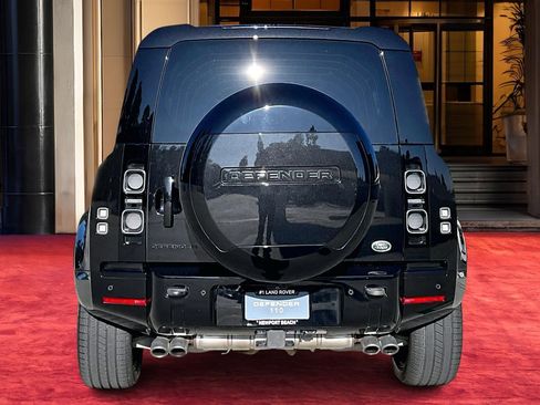 Used 2023 Land Rover Defender 110 V8 image 3