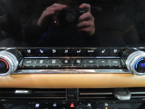 Used 2025 GMC Canyon AT4 w/ Technology Plus Package image 50