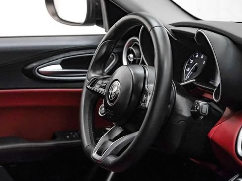 Used 2020 Alfa Romeo Giulia w/ Nero Edizione RWD image 16