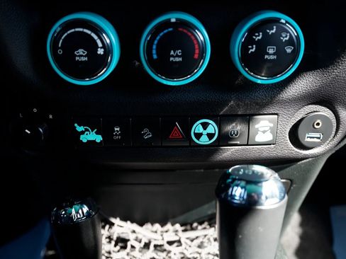 Used 2018 Jeep Wrangler Sport AWD/4WD image 39