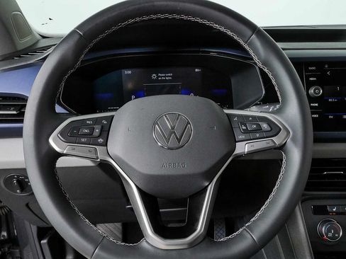 Certified 2022 Volkswagen Taos SE FWD image 14