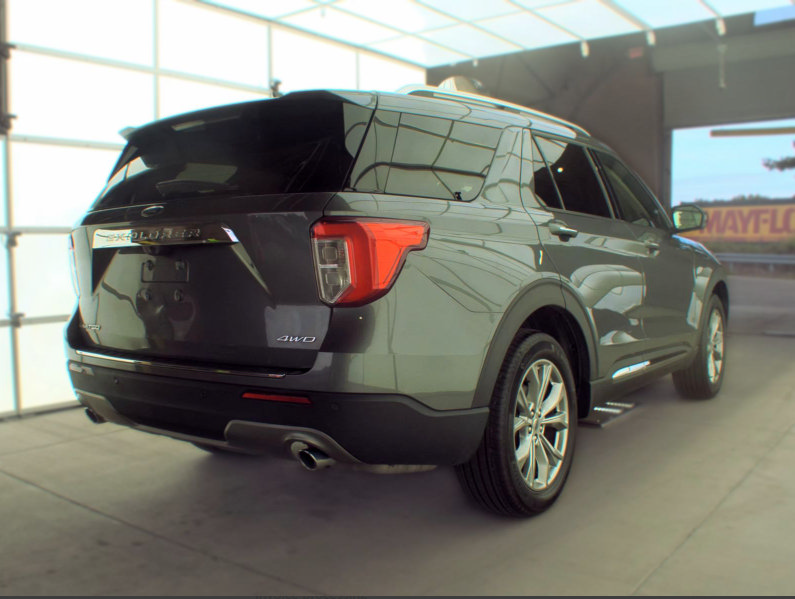Used 2023 Ford Explorer Limited AWD/4WD image 2