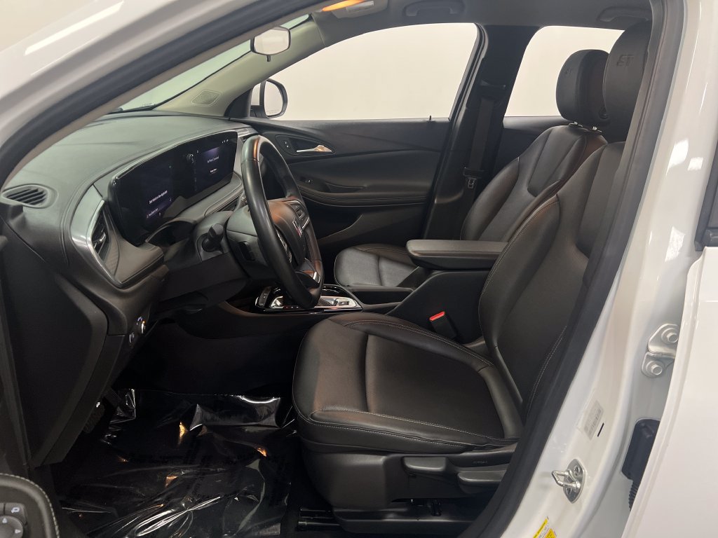Used 2024 Buick Encore GX Sport Touring FWD image 9