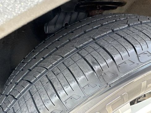 Used 2022 Ford Explorer XLT w/ Equipment Group 202A AWD/4WD image 45