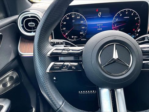 Used 2025 Mercedes-Benz GLC 300 4MATIC image 24