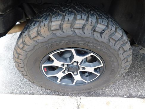 Used 2022 Jeep Wrangler Unlimited Rubicon w/ Cold Weather Group image 7