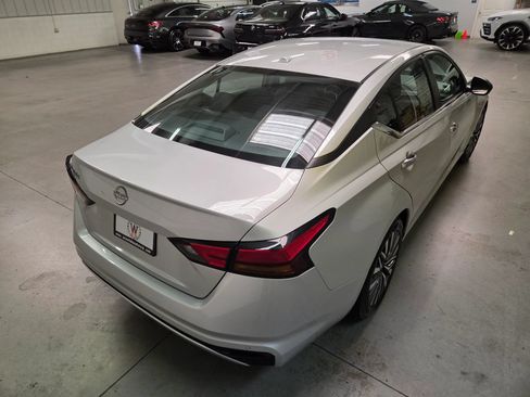 Used 2025 Nissan Altima 2.5 SV FWD image 7