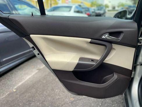 Used 2011 Buick Regal CXL image 31