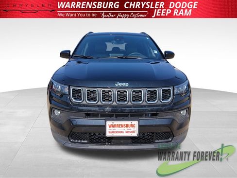 Used 2025 Jeep Compass Latitude w/ Convenience Group AWD/4WD image 10