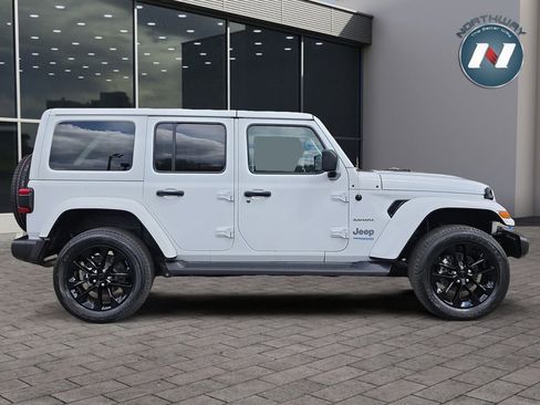 Used 2022 Jeep Wrangler Unlimited Sahara w/ Cold Weather Group AWD/4WD image 6