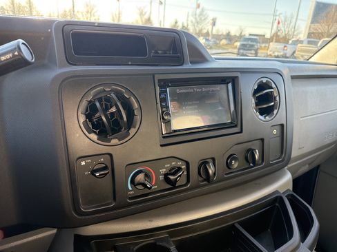 Used 2014 Ford E-250 and Econoline 250 image 16