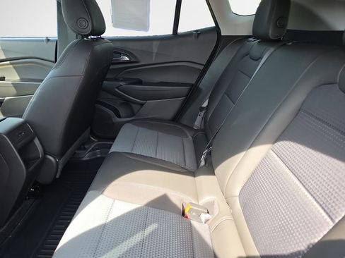 Used 2025 Chevrolet Trax LT FWD image 22