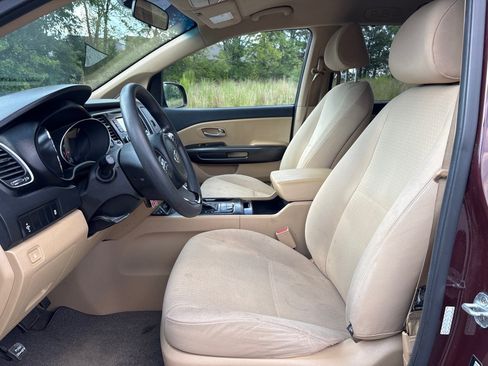 Used 2016 Kia Sedona LX w/ Option Group 020 FWD image 11