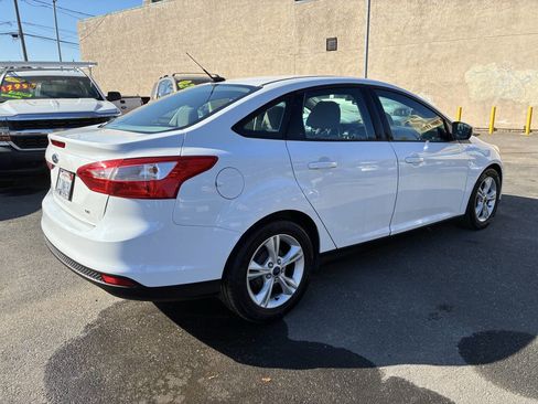 Used 2014 Ford Focus SE image 2