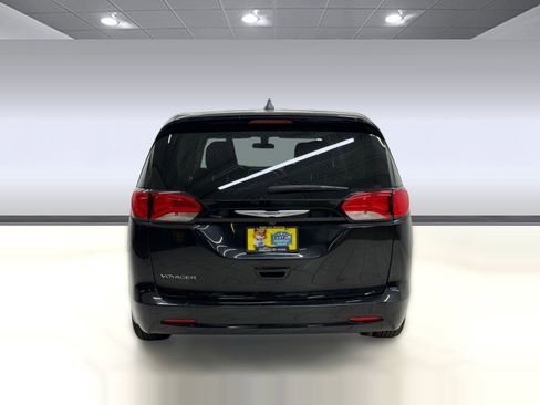 Used 2022 Chrysler Voyager LX FWD image 8