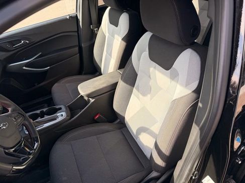 Used 2025 Chevrolet Trax RS w/ Sunroof Package image 17