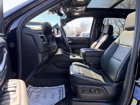 Used 2024 Chevrolet Suburban Premier AWD/4WD image 10